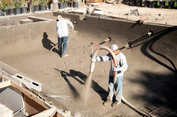 construction piscine en béton